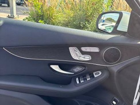 Used 2022 Mercedes-Benz GLC 300 4MATIC image 5