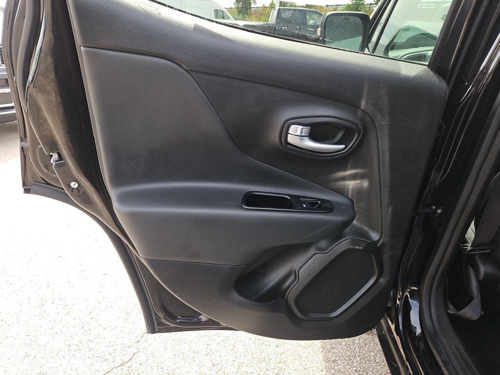 Used 2023 Jeep Renegade Trailhawk AWD/4WD image 15