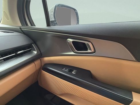 Used 2024 Kia Carnival LX FWD image 26