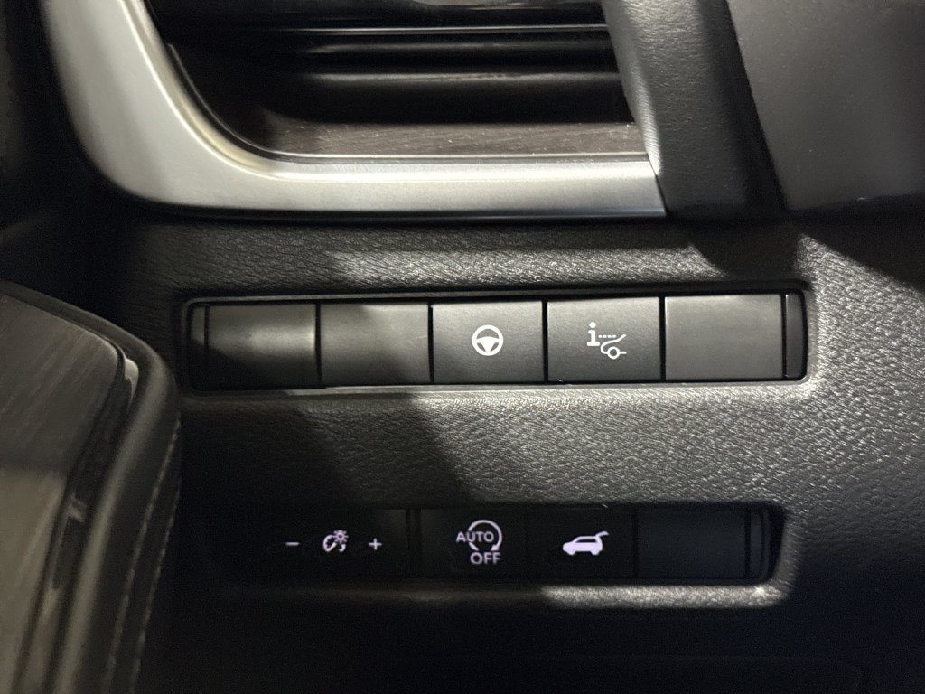 Used 2023 Nissan Rogue Platinum AWD/4WD image 18