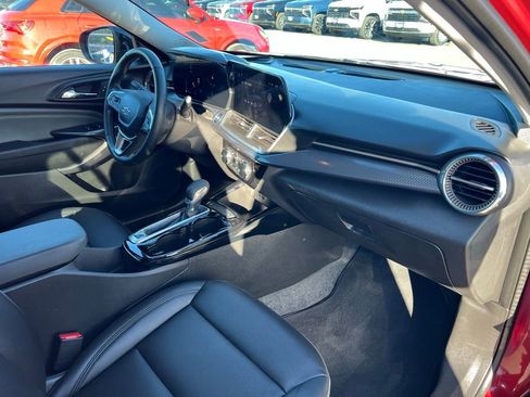 Used 2024 Chevrolet Trax ACTIV w/ Driver Confidence Package image 24