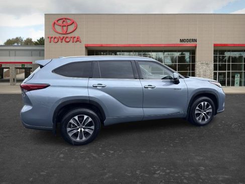 Used 2020 Toyota Highlander XLE AWD/4WD image 6