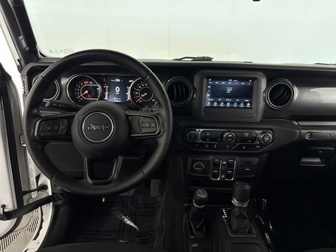 Used 2020 Jeep Wrangler Unlimited Sport AWD/4WD image 3