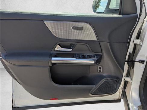 Used 2022 Mercedes-Benz GLA 250 4MATIC w/ Premium Package Lite image 16