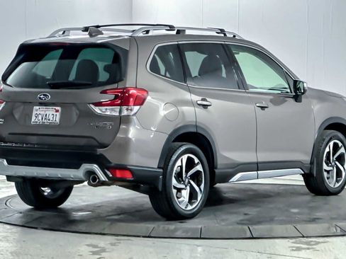 Used 2022 Subaru Forester Touring image 2