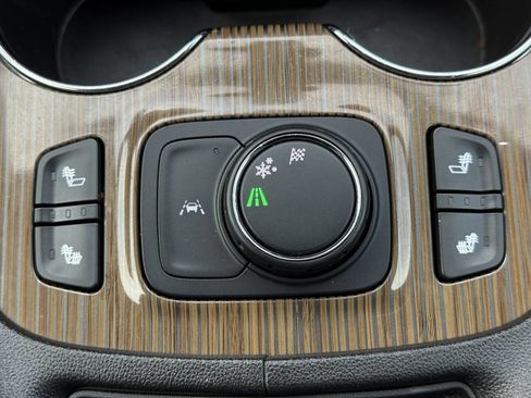 Used 2022 GMC Acadia SLE w/ Driver Convenience Package image 25