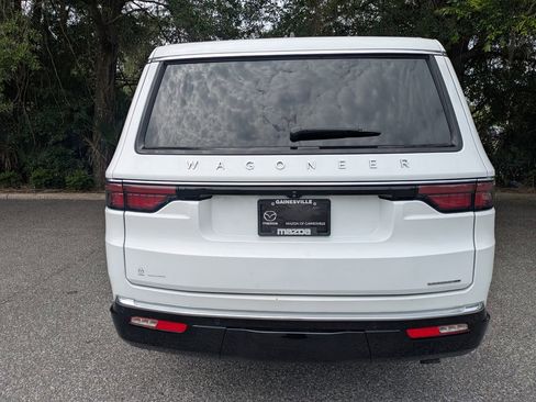 Used 2024 Jeep Wagoneer Series II AWD/4WD image 5