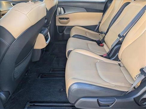 Used 2024 Kia Carnival LX image 18