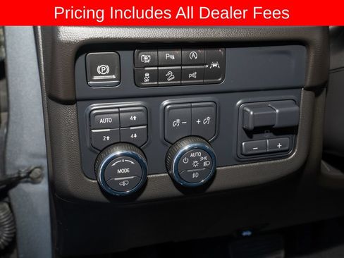 Used 2025 Chevrolet Suburban High Country AWD/4WD image 15