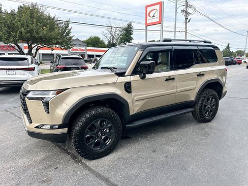 Used 2025 Lexus GX 550 AWD/4WD image 5