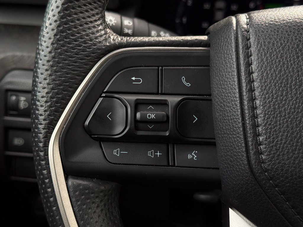 Used 2025 Toyota Tacoma Limited AWD/4WD image 33