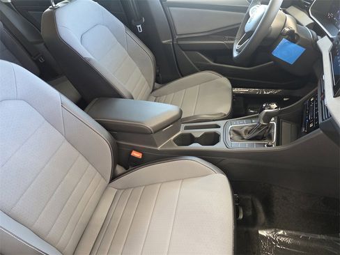 New 2026 Volkswagen Jetta SE image 10