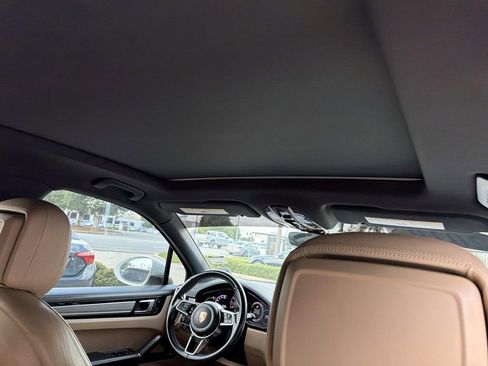 Used 2019 Porsche Cayenne AWD/4WD image 10