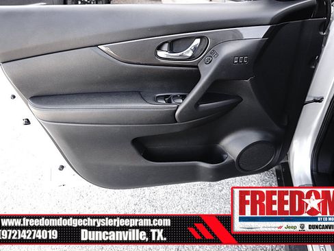 Used 2020 Nissan Rogue SV w/ Premium Package FWD image 39