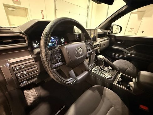 Used 2025 Toyota Tacoma SR5 AWD/4WD image 16
