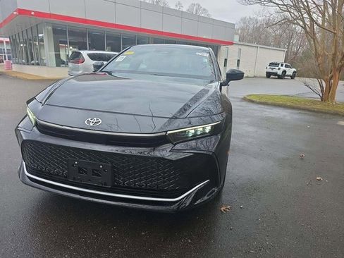 Used 2024 Toyota Crown Limited image 1