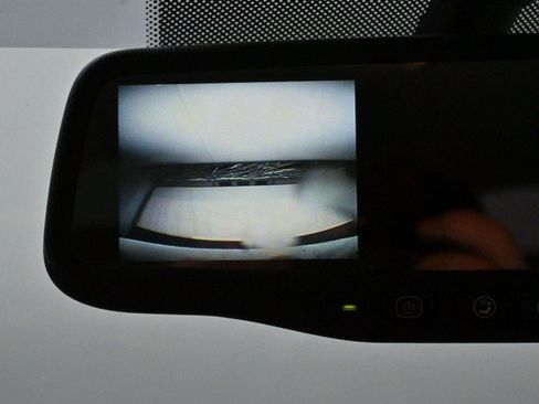 Used 2013 GMC Yukon XL SLT image 24