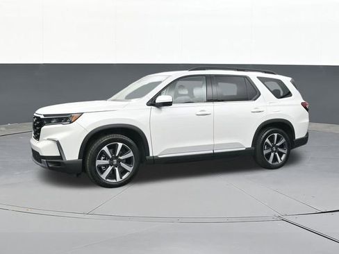 Used 2025 Honda Pilot Touring image 5