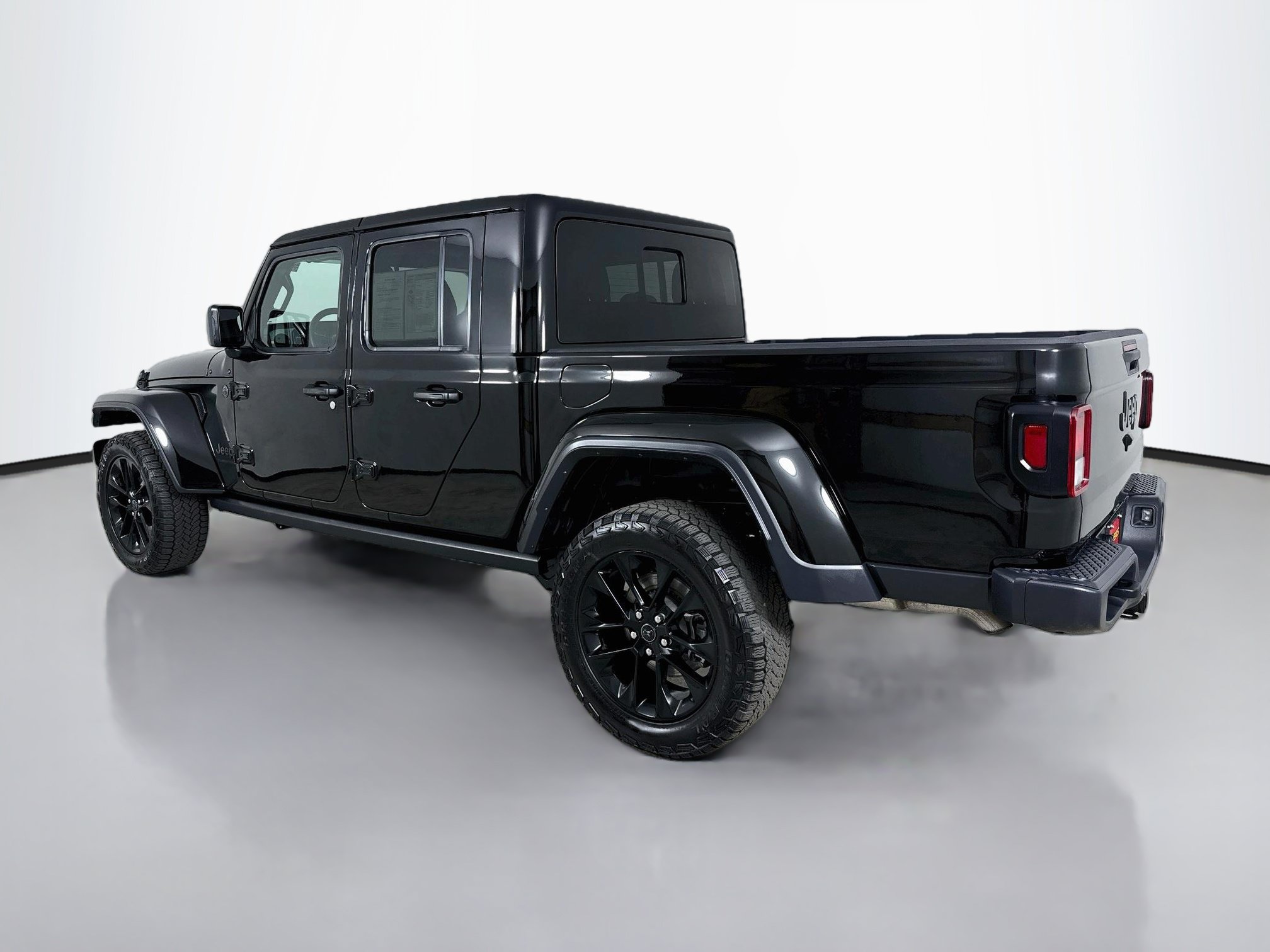 Used 2025 Jeep Gladiator Sport AWD/4WD image 6