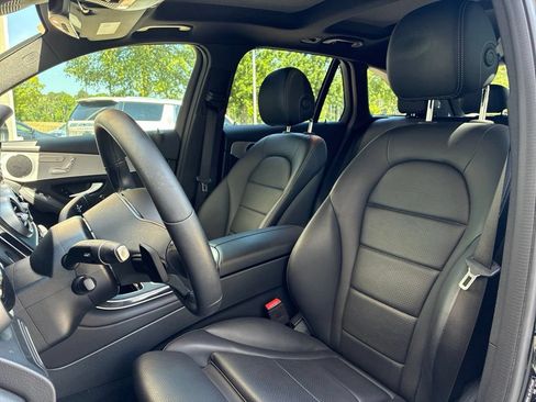 Used 2022 Mercedes-Benz GLC 300 image 9