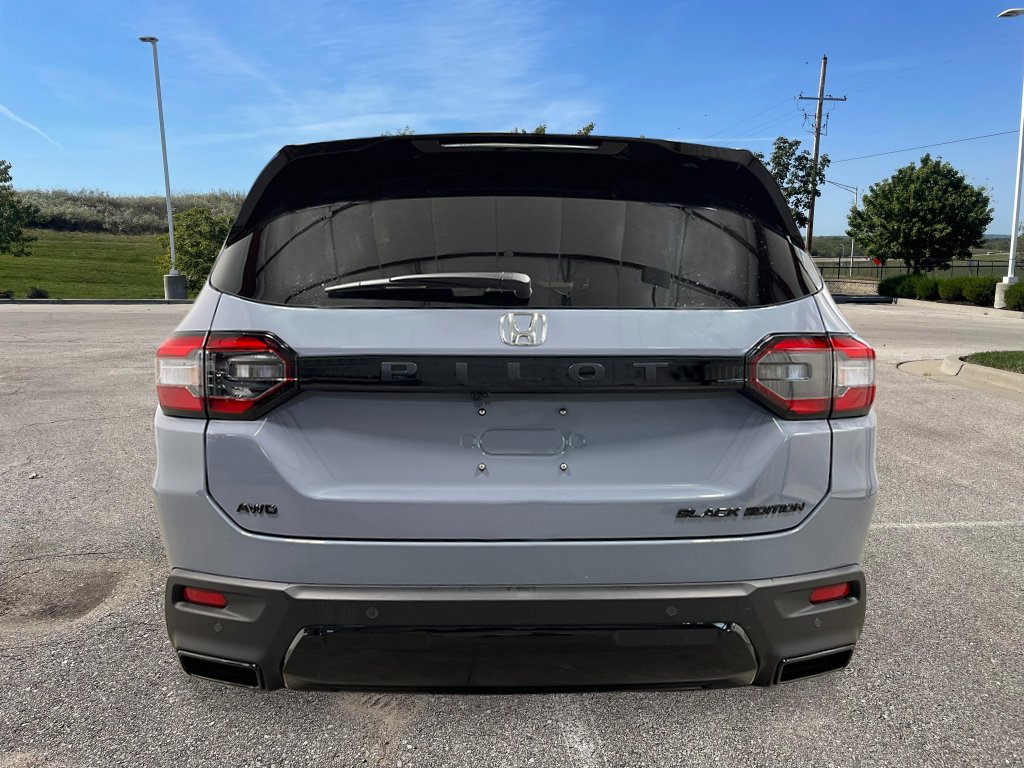New 2026 Honda Pilot Black Edition image 5