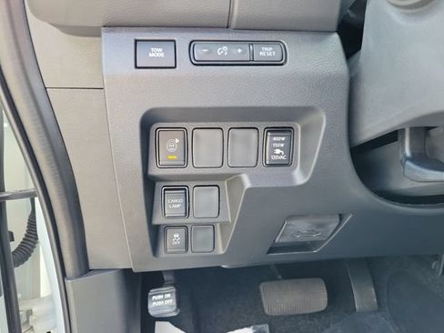 Used 2025 Nissan Frontier SV w/ SV Convenience Package RWD image 9