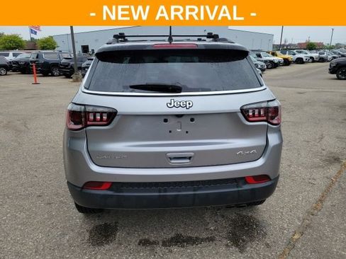 Used 2018 Jeep Compass Limited AWD/4WD image 4