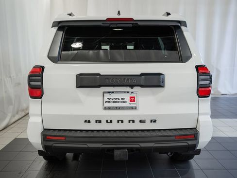 Used 2025 Toyota 4Runner SR5 AWD/4WD image 5