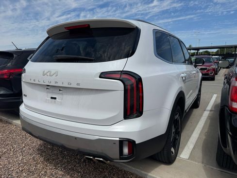 Used 2024 Kia Telluride EX FWD image 4