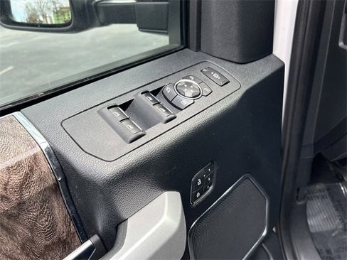 Used 2019 Ford F250 Lariat image 17