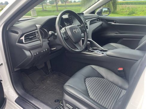 Used 2021 Toyota Camry SE w/ Cold Weather Package FWD image 10