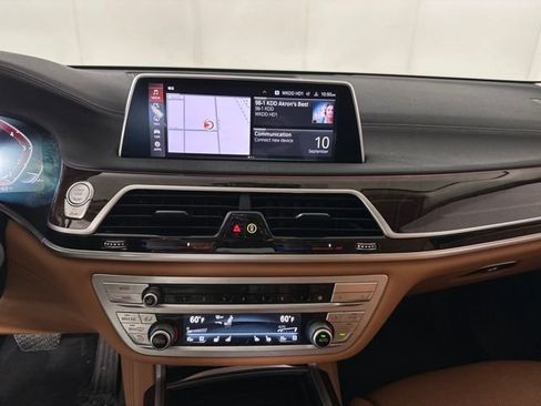 Used 2021 BMW 750i xDrive image 21