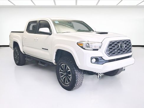 Used 2021 Toyota Tacoma TRD Sport image 3