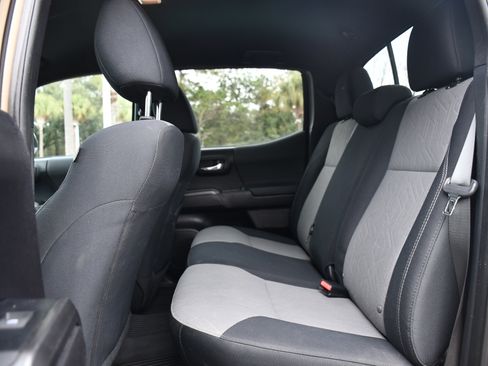 Used 2020 Toyota Tacoma TRD Off-Road image 15