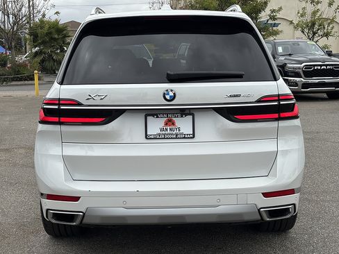 Used 2026 BMW X7 xDrive40i AWD/4WD image 4