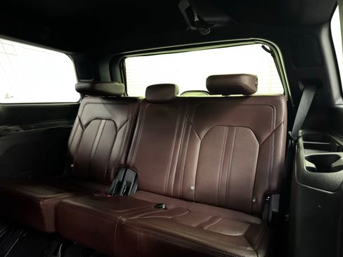 Used 2024 Ford Expedition Limited image 12