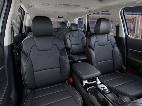 Used 2025 Kia Telluride S FWD image 15
