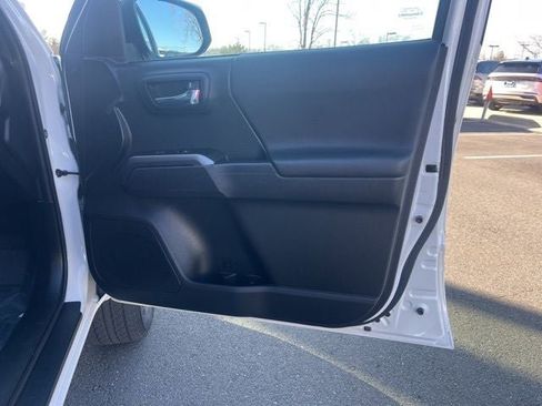 Used 2021 Toyota Tacoma TRD Sport w/ Technology Package image 19