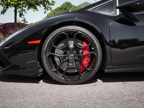 Used 2015 Lamborghini Huracan LP 610-4 AWD/4WD image 13