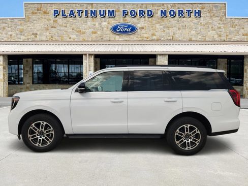 New 2026 Ford Expedition Active RWD image 3