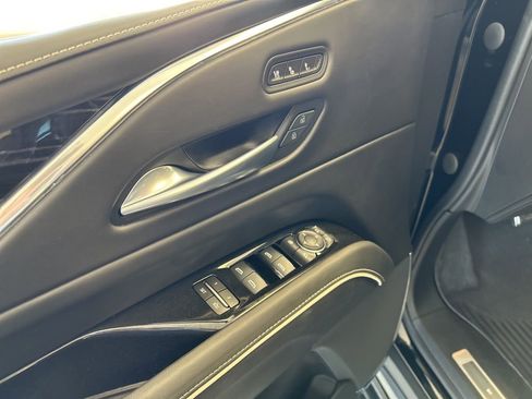 Used 2023 Cadillac Escalade ESV V image 13