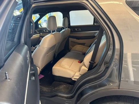 Used 2019 Ford Explorer XLT AWD/4WD image 5