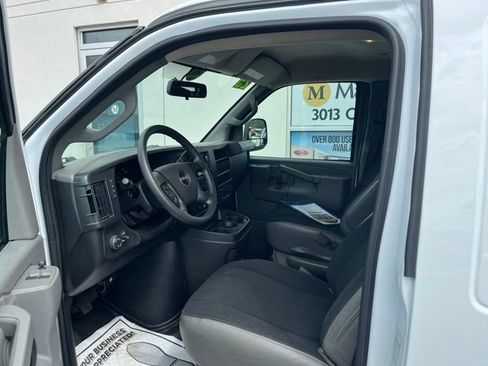 Used 2025 GMC Savana 2500 w/ Driver Convenience Package RWD image 9