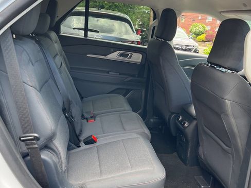 Used 2025 Ford Explorer Active AWD/4WD image 29
