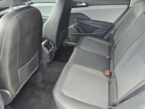 Certified 2023 Volkswagen Taos SE w/ Panoramic Sunroof Package FWD image 12