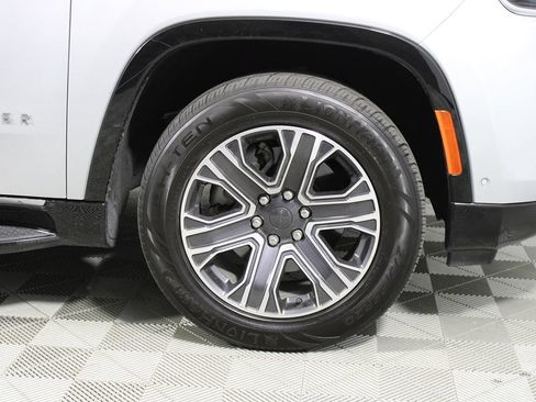 Used 2024 Jeep Wagoneer L Series II RWD image 52