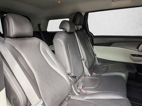 Used 2024 Kia Carnival LX image 25