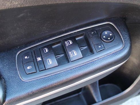 Used 2015 Chrysler 300 C w/ Light Group image 13