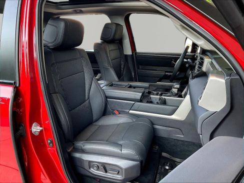 Used 2024 Toyota Tundra Limited AWD/4WD image 30