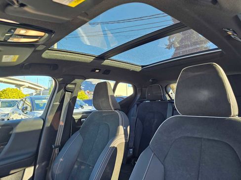 Used 2023 Volvo XC40 Recharge Ultimate image 21